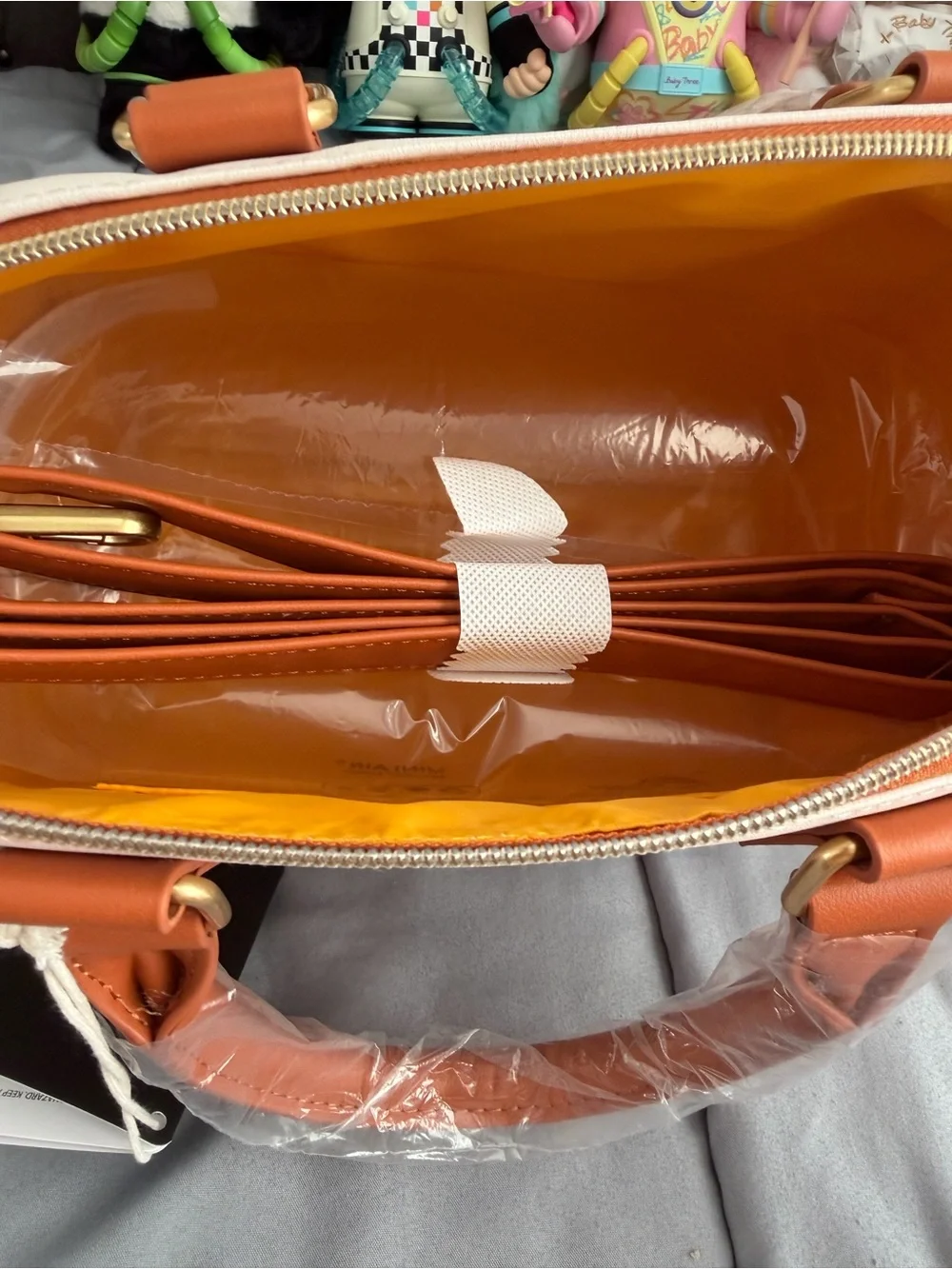 Loungefly Winnie the Pooh Honey Tote Bag - White & Brown, w/ detachable strap.